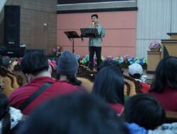 Lepas Kontingen Sambas Ikuti Pesparawi ke-X Kalbar, Bupati Satono: Juara Kita Kasi Bonus