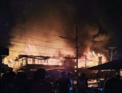 Kebakaran di Simpang Empat Tangaran Lahap Sepuluh Unit Ruko dan Satu Unit Rumah