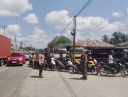 Polsek Selakau Turun Langsung ke Lapangan Pastikan Pendistribusian BBM di SPBU Sungai Rusa Berjalan Lancar