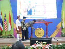 Bupati Satono dan Wamendagri Secara Resmi Buka Kegiatan Seminar Internasional dan Upgrading Dai