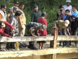 Tanggapi Keluhan Masyarakat, Bupati Satono Tinjau Langsung Jembatan Rusak di Desa Tebuah Elok