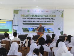 Suprajeni Berikan Materi Pelatihan Digitalisasi dan Promosi Produk Wisata di SMK Negeri 1 Jawai Selatan