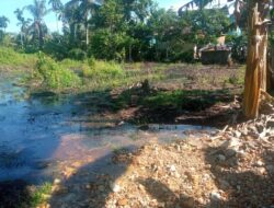 Limbah Berbau Busuk Banjiri Pemukiman dan Kebun, PDAM Cabang Tebas Diprotes Warga