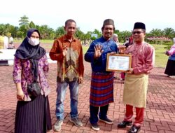 Pemkab Sambas Serahkan Bantuan Penyetaraan Pendidikan Paket A B dan C