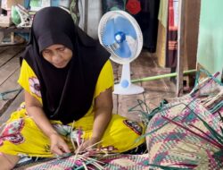 30 Tahun Jadi Perajin Tikar, Warga Desa Kuala Pasarkan Hasil Kerajinannya Hingga ke Malaysia