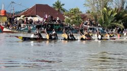 Ribuan Penonton Antusias Saksikan Lomba Sampan Bidar Se-Kabupaten Sambas di Sungai Selakau
