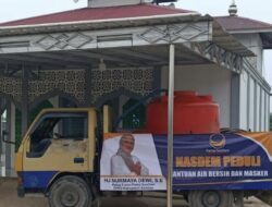 Kemarau Panjang, Nurmaya Dewi Bagikan Air Bersih ke Rumah-Rumah Ibadah di Selakau dan Salatiga